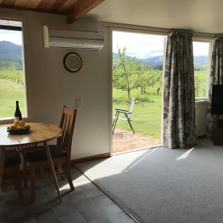 Vineyard Cottage In Blenheim On The Golden Mile Exterior photo